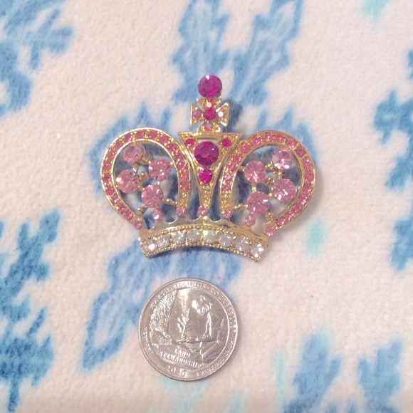 Crown Maltese Cross crystal pin sparkly fuchsia brooch - Picture 2 of 3